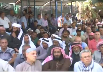 تقرير| المئات يؤدون صلاة الجمعة في الخان الأحمر رفضاً لهدمه 