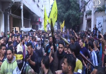 جماهير غفيرة تشيع جثمان الشهيد محمد أبو سعدة في مخيم البريج وسط القطاع - يوسف أبو كويك - 19 - 11 - 2016