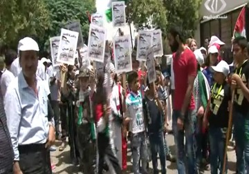 اللاجئون الفلسطينيون ينظمون وقفة احتجاجية أمام مقر الأمم المتحدة للتنديد بحرق دوابشة - 5 - 8 - 2015 - رنا البجيرمي