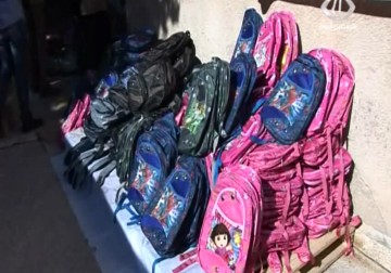 توزيع 500 حقيبة مدرسية ومستلزماتها على الأسر الفلسطينية المتضررة في مركز طاهر الجزائري بدمشق- 23 - 8 - 2015 - رنا بجيرمي