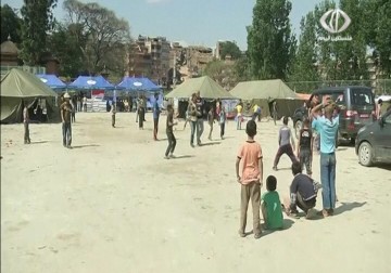  انتشال جثث من تحت انقاض زلزال نيبال – 5 – 5 – 2015