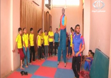 سيرك فلسطيني في غزة.. لادخال البهجة إلى قلوب اهالي القطاع في ظل الحصار - نورا مشهراوي - 19 - 4 - 2016