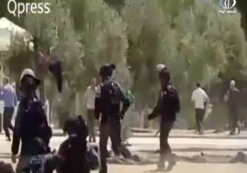 قوات الاحتلال تقتحم المسجد الأقصى وتحاصر المصلين في المصلى القبلي -  زينب أبو ضاهر - 27 - 6 - 2016