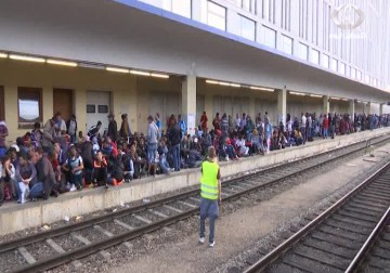 5 آلاف و 809 مهاجرين يدخلون المجر عشية إغلاق الحكومة لحدودها مع صربيا – 14 – 09 – 2015 – مروان الخطيب