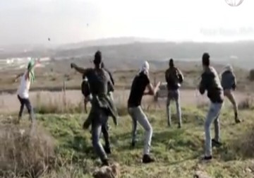 عشرات الإصابات خلال مواجهات في مختلف أنحاء الضفة الغربية 11-12-2015 - -اماني عثمان 