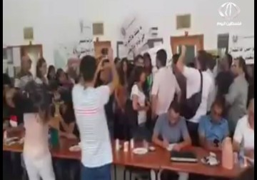 أهالي طلاب المدارس الأهلية في الأراضي المحتلة عام 48 يقتحمون اجتماع اللجنة القطرية بوزير اقتصاد الاحتلال – 10 – 9 – 2015 – زينب هاشم