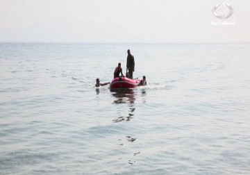 غرق 13 مهاجر قبالة السواحل اليونانية عقب اصطدام سفينة بمركبهم – 20 – 9 – 2015 – زينب ابو ضاهر