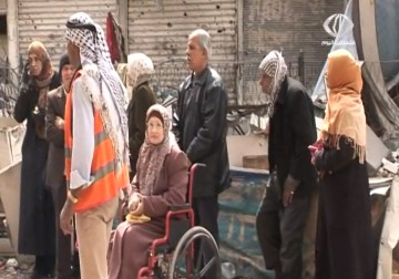 أهالي مخيم اليرموك جنوب العاصمة السورية يعيشون أوضاعا إنسانية وصحية صعبة - 12 - 3 - 2015 - رنا بجيرمي