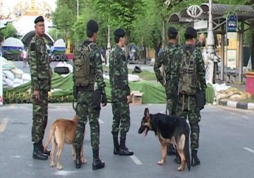 الجيش التايلاندي يصدر قرارا بمنع سفر  أكثر من 150 شخصا معظمهم من السياسين  - 23 – 5 – 2014 – جلال قبطان