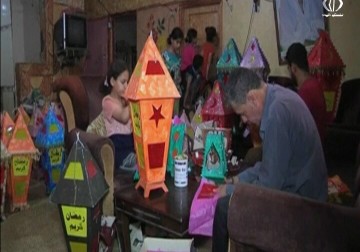 فلسطيني يحول منزله في غزة إلى ورشة لصناعة الفوانيس الرمضانية - 9 - 6-  2016