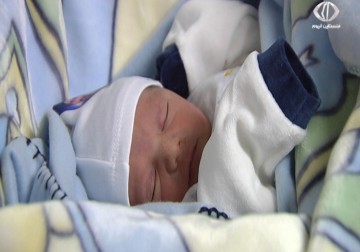 أسير في سجون الاحتلال من بيت دقو شمال غرب لقدس يرزق بطفل عبر نطفة مهربة – 08 – 11 – 2015 – رغدة عتمة