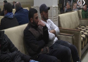 قوات الاحتلال تقتحم منزل الشهيد أحمد غزال وتجري تحقيقا مع أفراد عائلته - زياد أبو غزالة - 2 - 4 - 2017