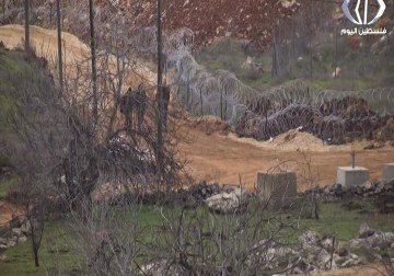 سلطات الاحتلال تمنع الفلسطينين من دخول أراضيهم بعد إخلاء 