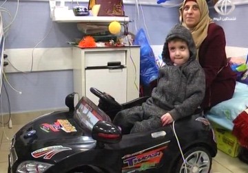 فلسطين اليوم تزور الطفل احمد الدوابشة الناجي الوحيد من جريمة حرق العائلة - 19 - 11 - 2015 - احمد جرادات