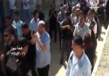 المرابطون يتصدون إلى نحو 30 مستوطنا اقتحموا ساحات المسجد الأقصى المبارك – 13 – 8 – 2015 – هادي خزعل