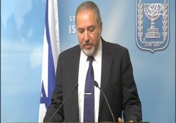 مصادر عبرية تكشف أن ليبرمان طرح مبادرة جديدة للتسوية – 28 – 12 – 2014 – ليال خروبي