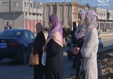 سكان مخيم المغازي ... معاناة يومية من اجل الوصول لمركز المدينة  - 5 - 1 - 2015 - رمزي البيروتي