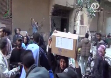 هدوء حذر في مخيم اليرموك تتخلله اشتباكات متقطعة لليوم الـ11 على التوالي   - 11 – 4 – 2015 –  محمود فارس