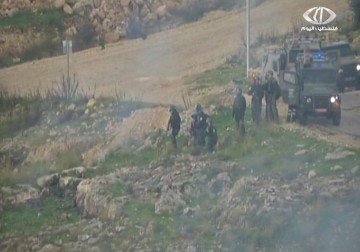 مواجهات مع قوات الاحتلال خلال المسيرات المناهضة للجدار والاستيطان – 16 – 1 – 2015 - علي سليمان