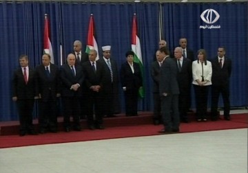 عام على إعلان حكومة التوافق  الفلسطينية وأزمات عدة ما زالت تراوح مكانها – 2 – 6 – 2015 – زياد أبو غزالة