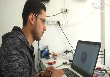 المهندس محمد أبو مطر يصنع أول طابعة ثلاثية الأبعاد في غزة  - رمزي البيروتي - 18 - 4 - 2016