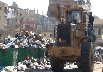 أزمة النفايات تطال المخيمات الفلسطينية في بيروت وتقفل مداخلها – 22 – 7 – 2015 - مريم الحاج موسى