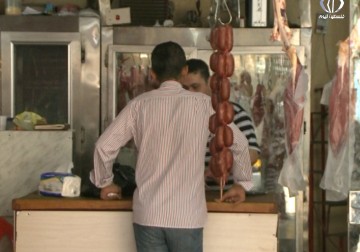 اللاجئون الفلسطينيون يقبلون على شراء متطلبات المائدة الرمضانية - مريم الحاج موسى - 6 - 6 - 2016