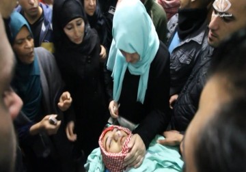 جماهير غفيرة تشيّع جثمان الشهيد مالك شاهين بمقبرة الشهداء في أرطاس - 8 - 12 - 2015 - نورا المشهراوي