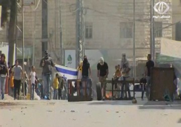 إصابة عدد من الشبان الفلسطينيين بحالات اختناق جراء المواجهات مع الاحتلال في الضفـة الغربية المحتلة  - 2 – 10 – 2015 – زينب هاشم