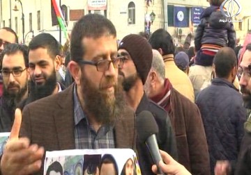 مسيرة حاشدة احتجاجا على قمع مظاهرة أمام مجمع المحاكم في مدينة البيرة - مروان الخطيب