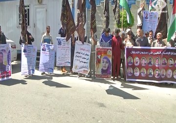 مهجة القدس تبدأ فعاليات يوم الاسير بوقفة مساندة للأسرى المرضى.. - اكرم دلول - 3  - 4 - 2016