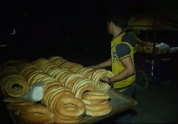 كعك غزة... متنفس للشاب في ظل تنامي الفقر والبطالة في القطاع جراء حصار الاحتلال – 17 – 09 – 2016 – أكرم دلول