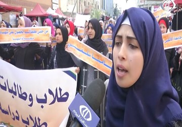 طلاب وطالبات جامعة الأقصى يطالبون بتحييد جامعتهم عن السياسة والاعتراف بشهاداتها - وسام الديماسي