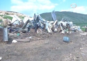 قوات الاحتلال تهدم 30 منشأة وحظيرة حيوانات وباركسات للأغنام بالأغوار الشمالية - 4 - 6 - 2015 - امتثال هنداوي