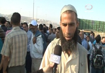 آلاف المواطنين تدفقواعبر حاجز قلنديا لإحياء ليلة القدر في الأقصى - 13 - 7 - 2015 - أمون الشيخ