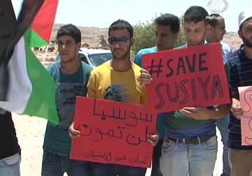 صلاة الجمعة على أراضي خربة سوسيا المهددة بالهدم - 31 - 7 - 2015 - فداء نصر