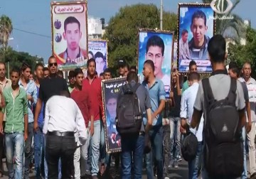 بعد عام على غرق السفينة التي كانت تتجه إلى ايطاليا الأهالي يطالبون بالتحري عن مصير أبنائهم – 06 – 09 – 2015 – لبيبة شريفة