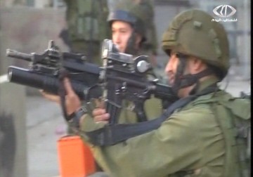 قوات الاحتلال تقمع مسيرة مناهضة لزيارة رئيس الكيان أحد المراكز السياحية الاستيطانية في الخليل  – 2 – 2 – 2015 – فداء نصر