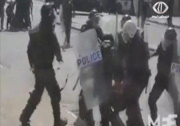 إصابات في الاشتباكات بين الأجهزة الأمنية والمتظاهرين بمخيم الدهيشة في مدينة بيت لحم - 21 - 9 - 2015 - زينب هاشم