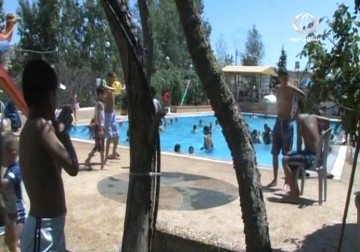برك السباحة ملاذ للمواطنين في الصيف والاعياد – 20 – 7 – 2015 – جهاد بركات