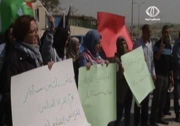 مسيرة نسوية في قرية بوابة القدس بمناسبة يوم المرأة تنديدا بسياسات الاستيطان والتهويد – 8 – 3 – 2015 – أماني عثمان