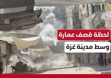 طائرات الاحتلال تستهدف عمارة عاشور في شارع عمر المختار وسط مدينة غزة