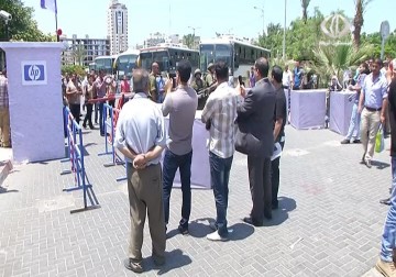 حاجز إسرائيلي... فعالية تجسد معاناة الفلسطينيين في الضفة والقدس – 2 – 6 – 2015 – فاتن الصالح