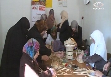 مشروع تعليم النساء ثلاث حرف يدوية تراثية لتسويقها بالمستقبل - 2 - 1 - 2015 - فداء نصر