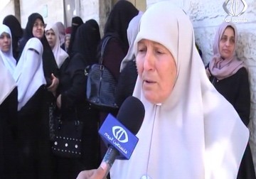 اهالي الشهداء يحتجون على سياسة قطع الرواتب التي طالت بعضهم مؤخرا - رمزي البيروتي