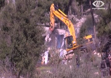 مركز أبحاث الأراضي  يصدر تقريرا حول هدم 523 مسكنا ومنشأة منذ بداية العام الحالي - 11 - 4 - 2016