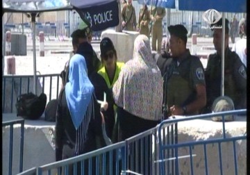 تخفيف القيود على دخول القدس في رمضان لا يستفيد منه - 17 - 6 - 2015 - أمون الشيخ