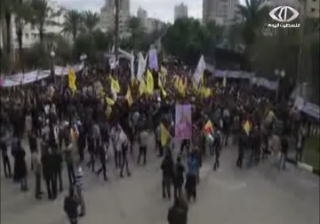 العشرات من أنصار دحلان يتظاهرون ضد عباس – 18 – 12 – 2014 – أماني الحسين