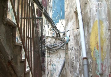 الكهرباء بأسلاكها العشوائية نقمة وهاجس لسكان مخيم  برج البراجنة في بيروت - 14 - 1 - 2015 - فاطمة حطيط