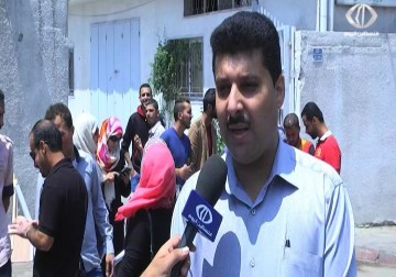 مئات الخريجين في غزة ينظمون وقفة احتجاجية امام وزارة العمل للمطالبة بتوفير فرص عمل لهم - رمزي أبو جزر - 23 -  5 - 2016